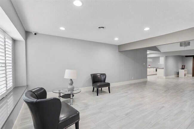 Foto del edificio - 7727 Barberton Dr