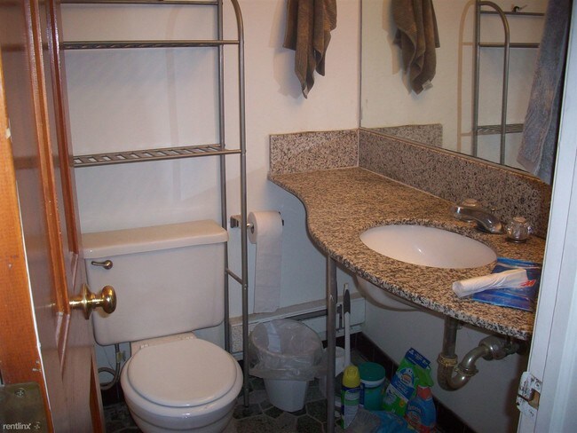Building Photo - 5 br, 2 bath House - 511 Linden St 511 Linden