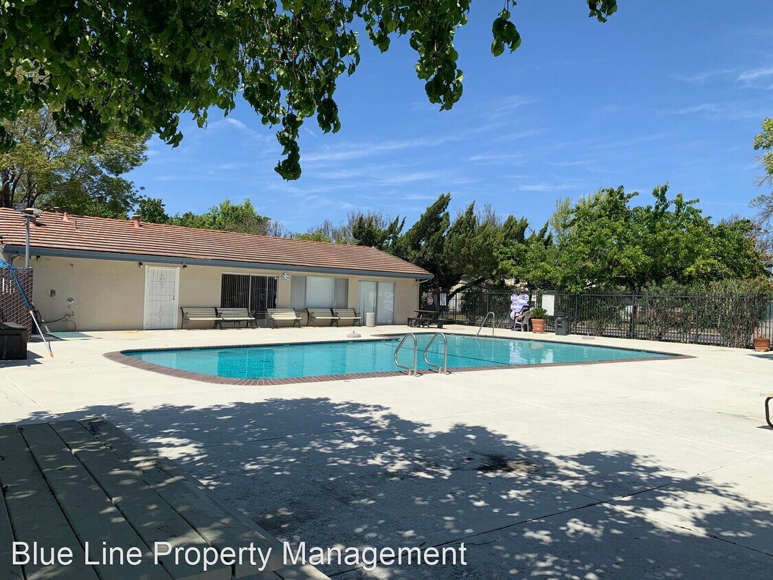 Primary Photo - 2 br, 1 bath House - 2208 Peppertree Way U...