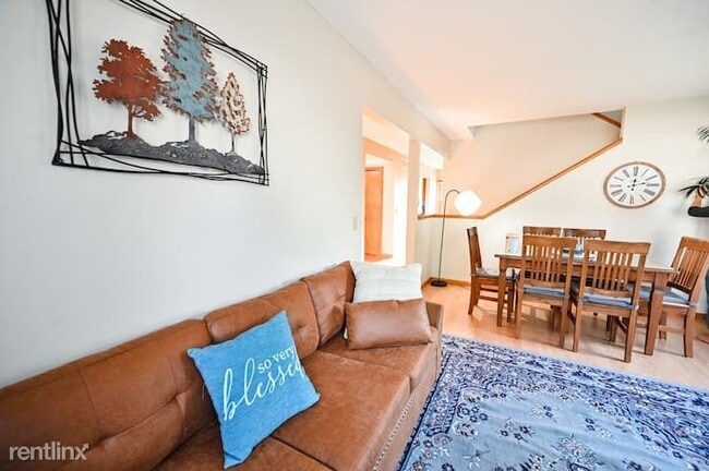 Building Photo - 4 br, 2 bath House - 600 Village Avenue