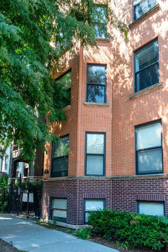 Foto principal - 814 W Aldine Ave