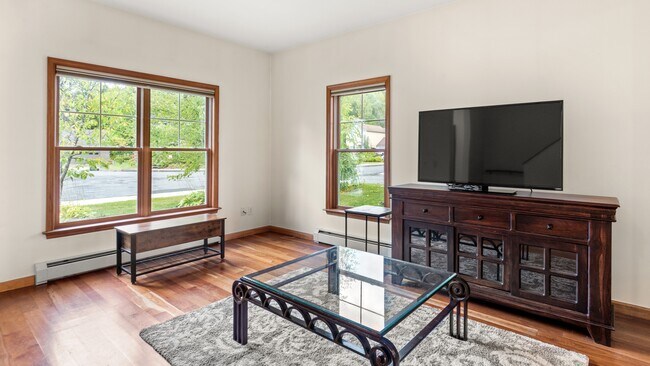 Foto del edificio - 8 Stanley Dr