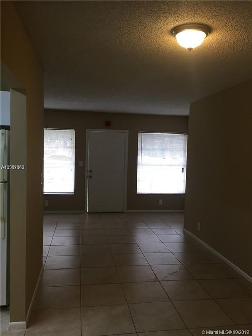 Foto del edificio - 3100 Coral Springs Dr