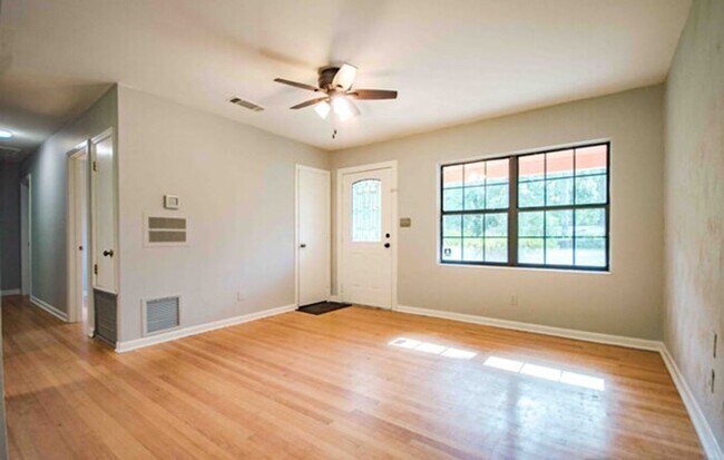 Foto del edificio - Fabulous home near the fairgrounds-$500 off 1st months rent!