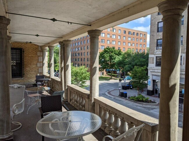 Foto del edificio - 904 Hinman Ave