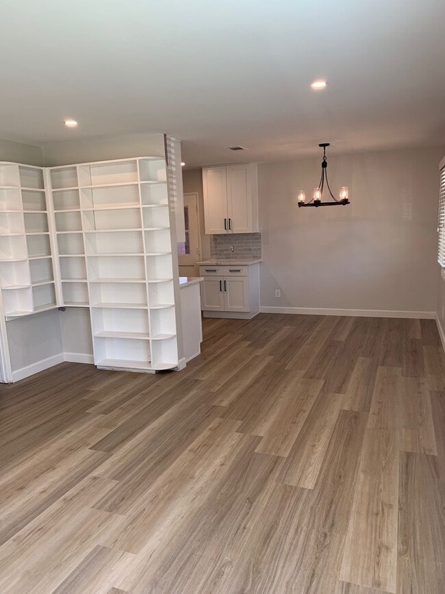 Building Photo - Beautiful 3 bedroom 1 Bath Home near SDSU