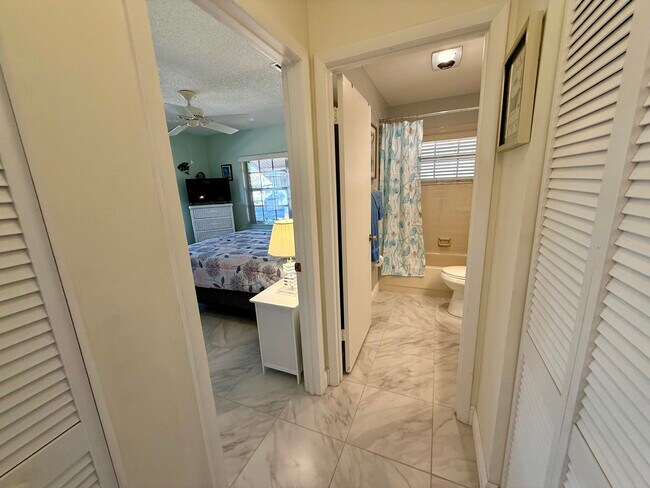 Foto del edificio - 5850 Summerfield Ct