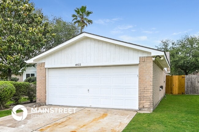Foto del edificio - 4922 Crestway Dr