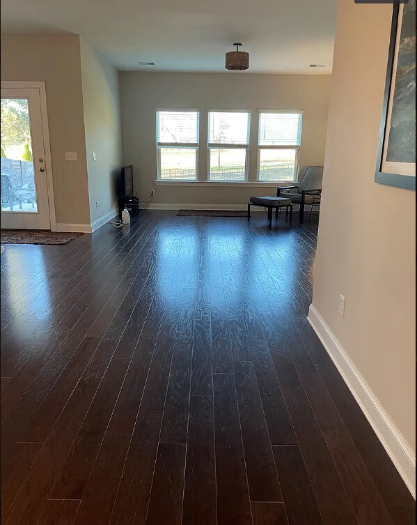 Foto del edificio - "Charming 3-Bedroom Retreat with 2 Baths and 1944 Sq. Ft. and fenced yard