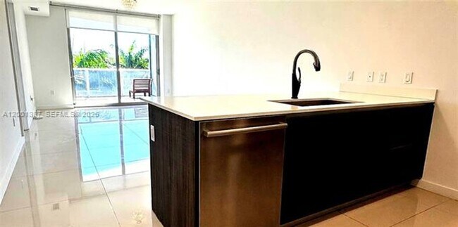 Foto del edificio - 488 NE 18th St