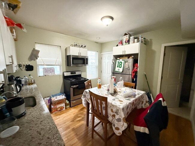 Building Photo - 3977 Washington St