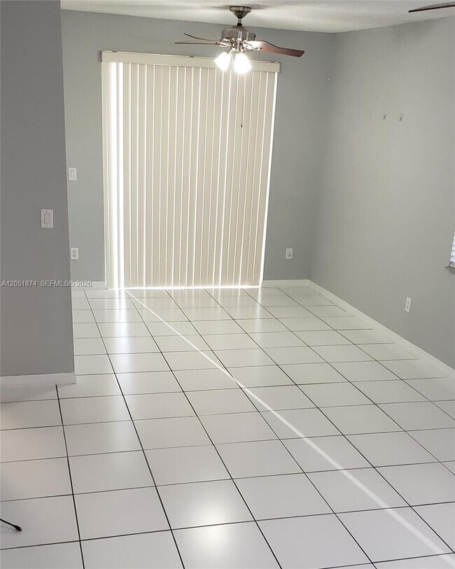 Foto del edificio - 2398 NW 162nd Way