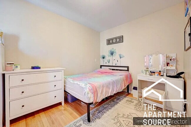 Foto del edificio - 3211 W Armitage Ave