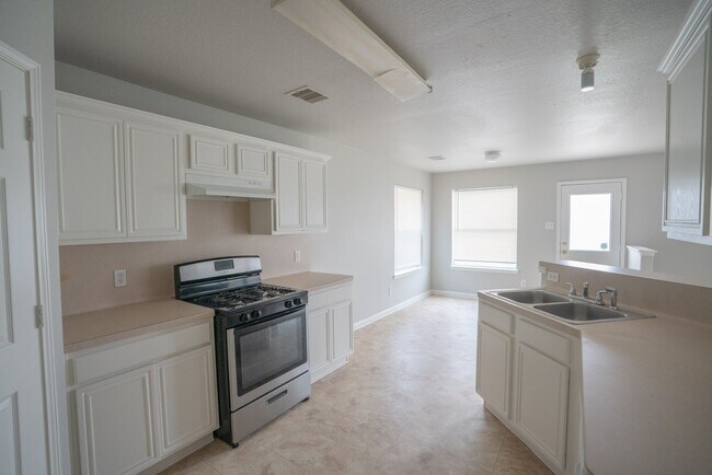Building Photo - 20830 Balmoral Glen Ln