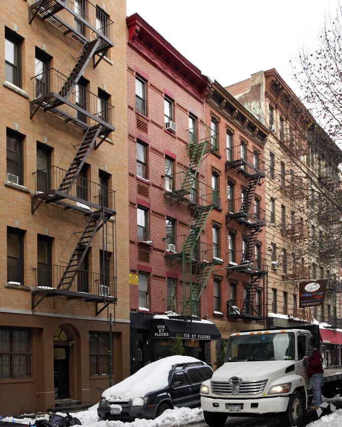 Primary Photo - 69 Thompson St