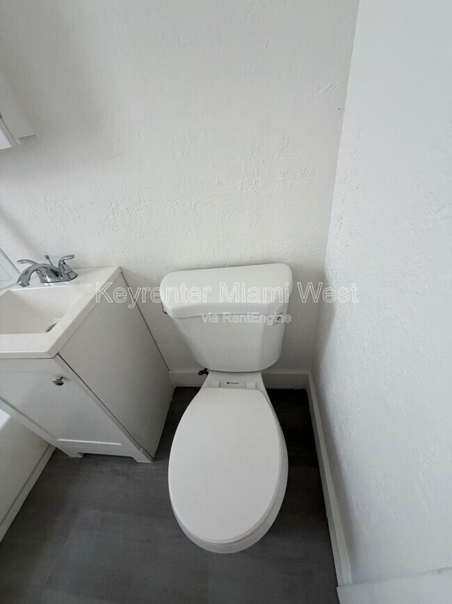 Foto del edificio - 1245 NW 60th St