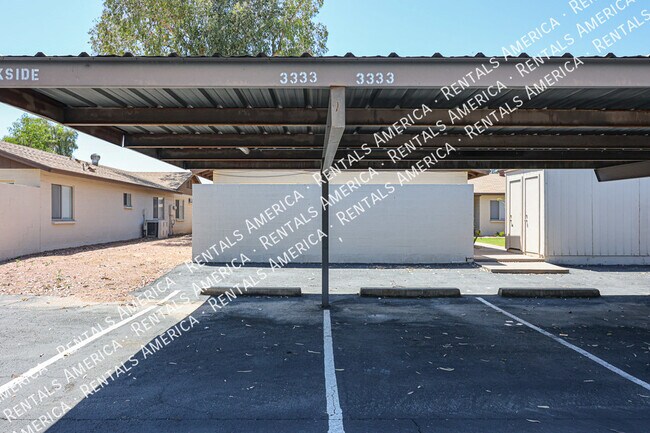 Building Photo - 3333 S Parkside Dr
