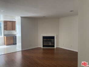 Building Photo - 1233 Barry Ave