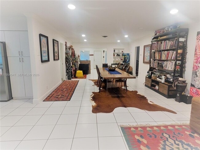 Building Photo - 220 SE 1st St