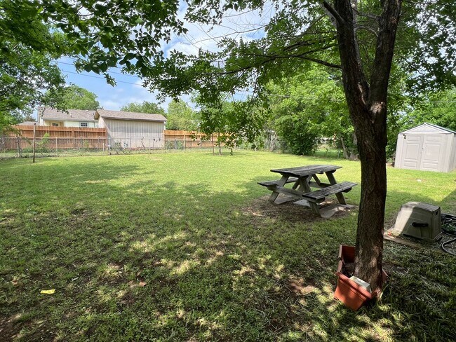 Foto del edificio - 3109 NW Liberty- COMING SOON!!