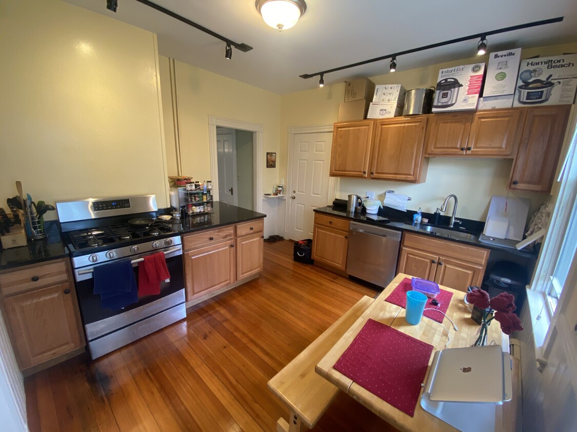 Primary Photo - 33 Norris St
