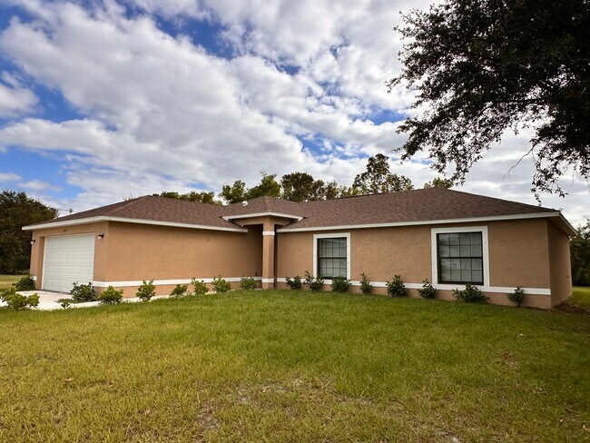 Building Photo - 1800 Coral Point Dr