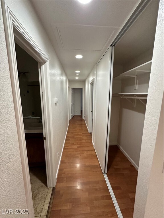 Foto del edificio - 260 Village Ct