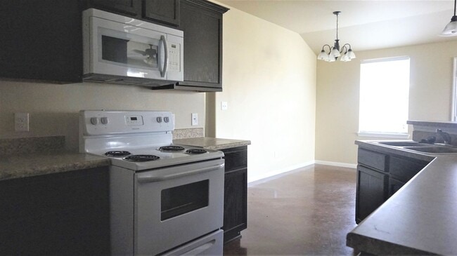 Building Photo - 4305 Cambridge Dr
