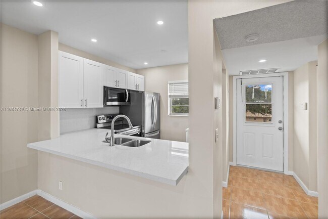 Foto del edificio - 3405 NW 48th Ave