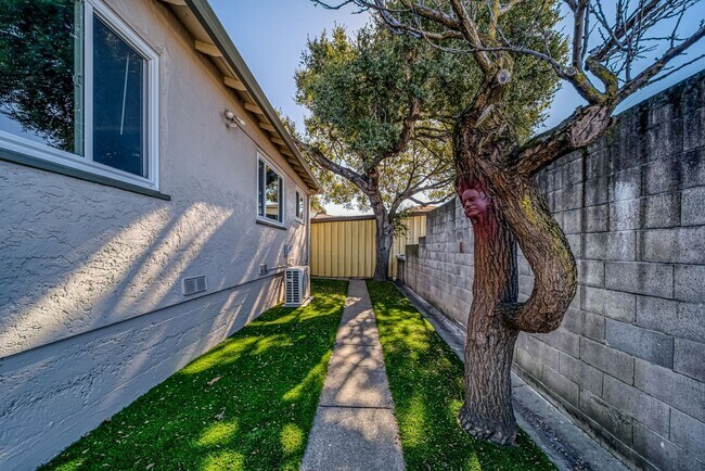 Foto del edificio - 9714 MacArthur Blvd, Oakland, CA 94605