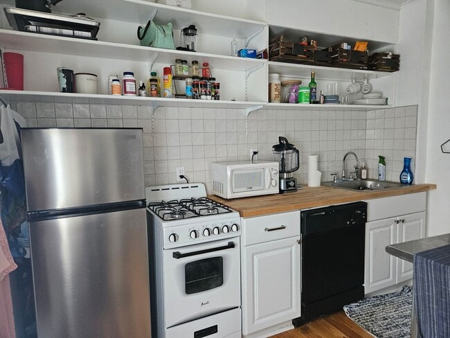 Photo - 312 E Genesee St Apartment