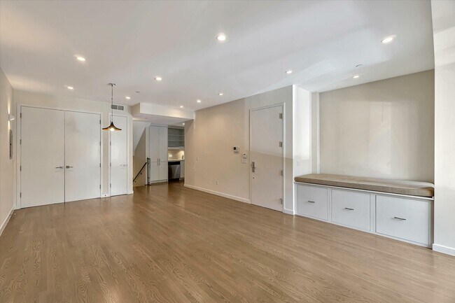 Building Photo - 543 Grove St