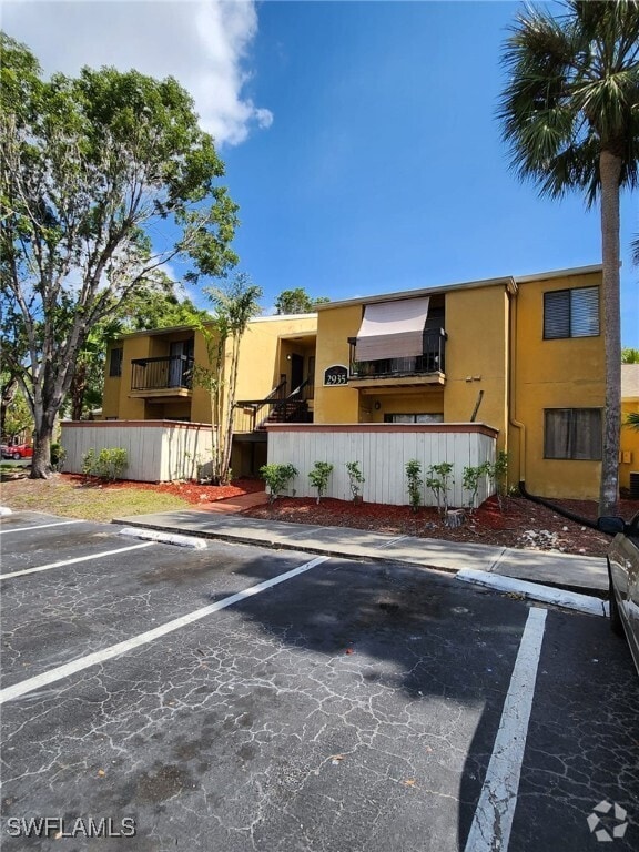Building Photo - 2935 Winkler Ave
