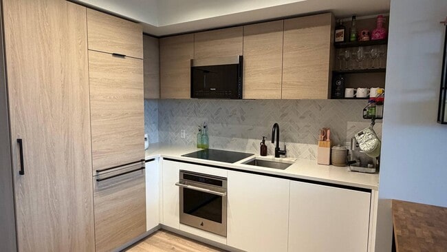 Building Photo - 10448 University Dr