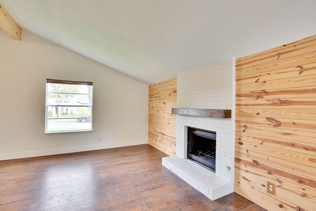 Building Photo - 7002 Skynook Dr