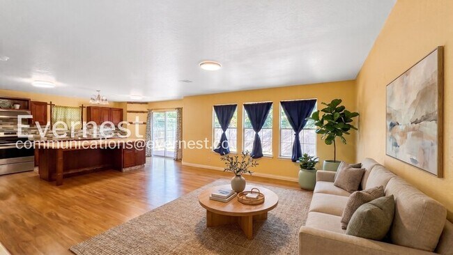 Foto del edificio - 3 Bed/2.5 Bath Home with Fenced Yard & Garage / Pet-Friendly / Available Now!