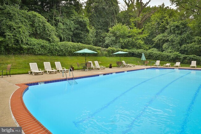 Foto del edificio - 7900 Old York Rd