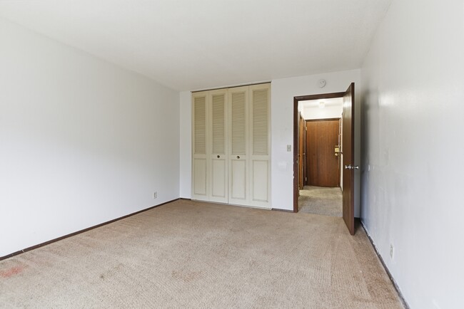 Building Photo - Meadow Ridge Apartments