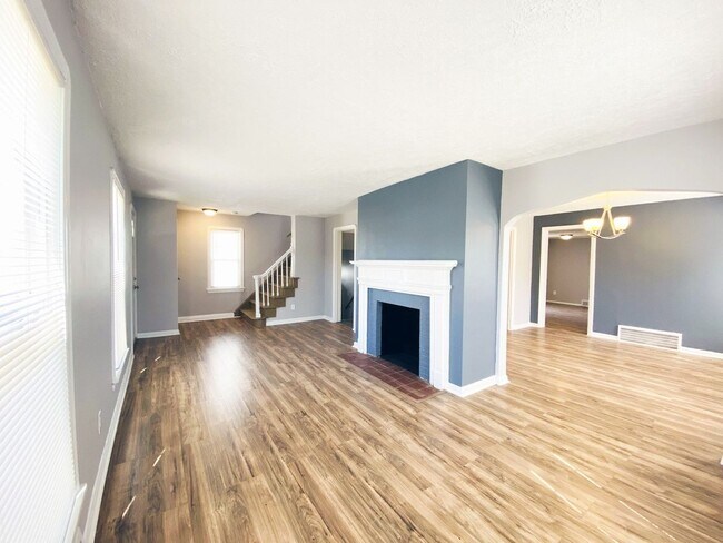 Foto del edificio - 4 Bed - 1 Bath Colonial for Rent!