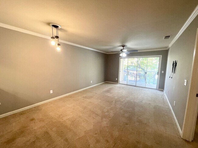 Foto del edificio - Gorgeous 2 bedroom 2 bath condo near downt...