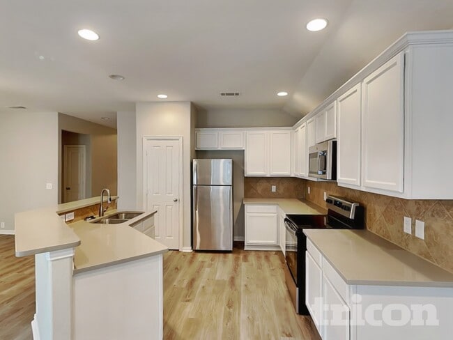 Building Photo - 225 Bison Meadow Dr