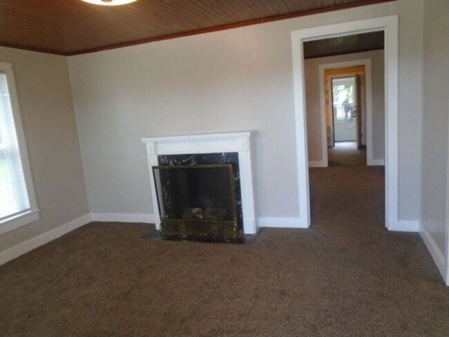 Foto del edificio - Plenty of Space in Hope Mills! $1050/month!