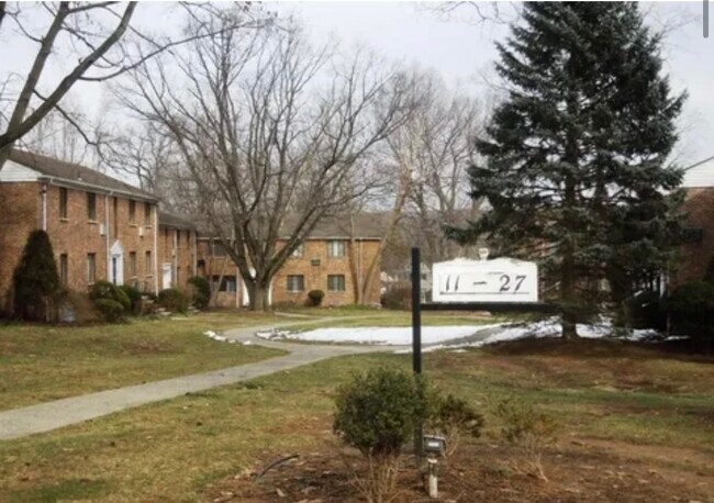 Foto del edificio - 21 Troy Dr