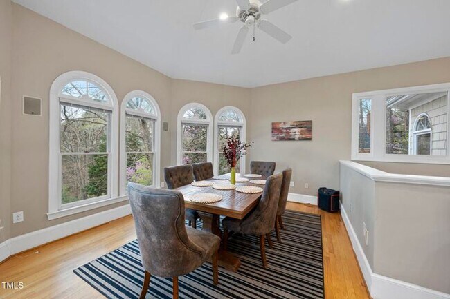 Building Photo - Spacious & Serene 5+ Bedroom Home in Sough...