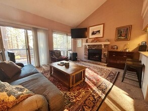 Building Photo - 330 Ski Way