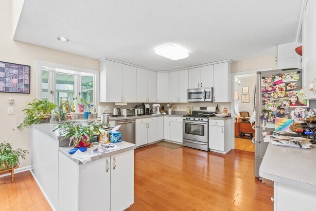 Foto del edificio - 54 Jennifer Rd