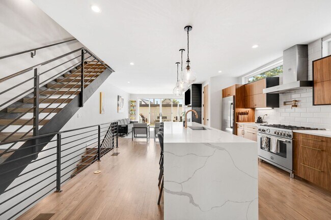 Foto del edificio - Luxury 4BD, 5BA Duplex in LoHi with Covered Rooftop Deck