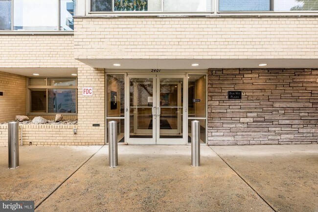 Foto del edificio - 2401 H St NW