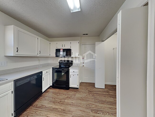 Foto del edificio - 1676 Sweetwater Ln