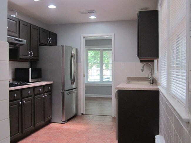 Kitchen - 1700 South Blvd